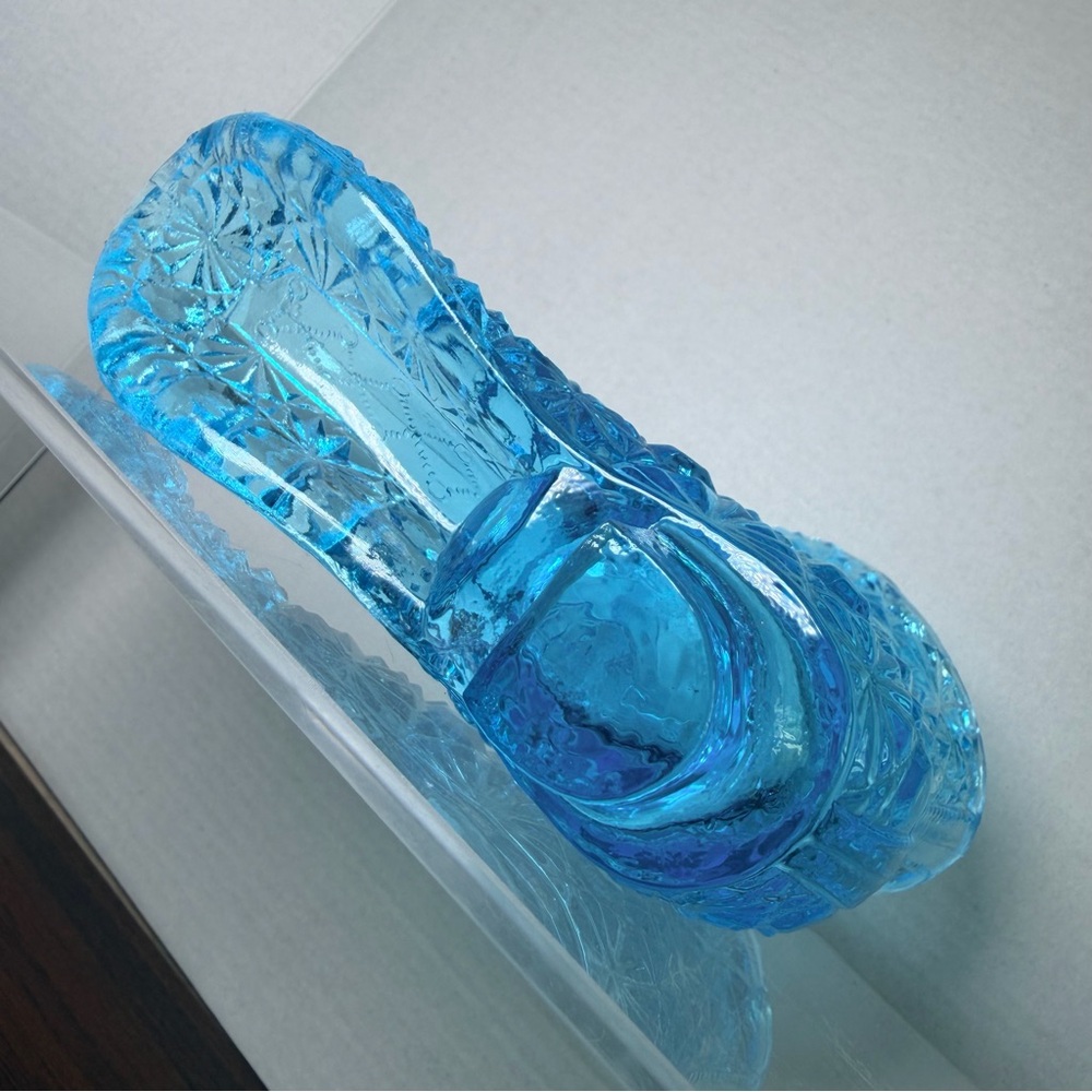 Vintage Fenton Lt. Blue Daisy & Button Pressed Glass Boot Figurine 1967-75 - Picture 6 of 6